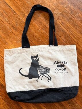 Alberta Co-op Portland Cat Tote Bag in Black and Cream